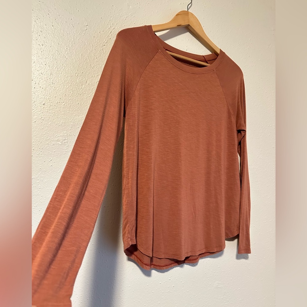 American Eagle Soft & Sexy Orange/Rust Long Sleeve Top - Small